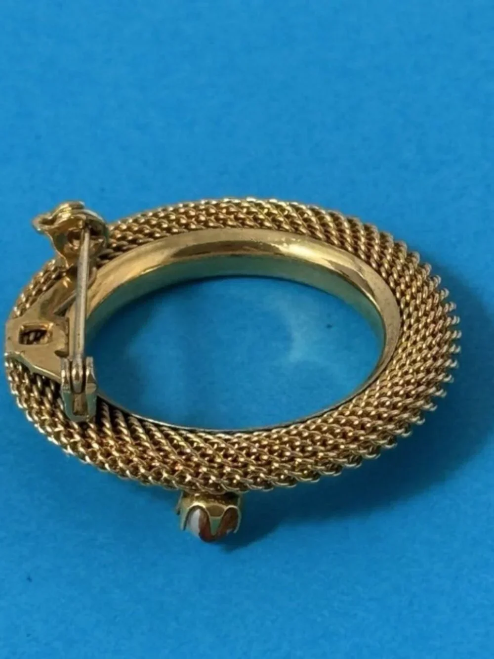 Gold Tone Circular Mesh Brooch Round Wreath Vintage